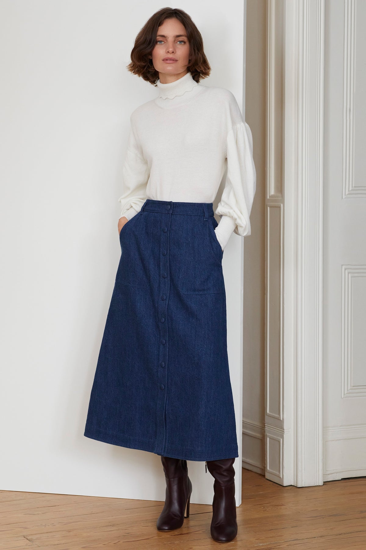 A line denim outlet skirt with buttons